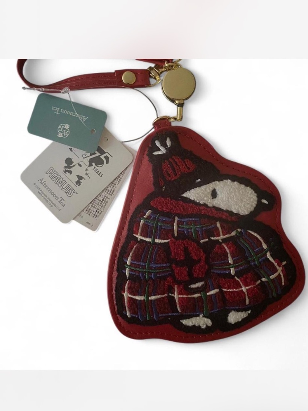 Afternoon Tea x PEANUTS Snoopy Red Card Holder with Retractable Cord - Picture 5 of 5